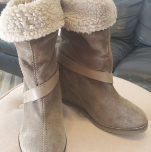 Skechers suede boots with fur lining. Size 8.5, like new!